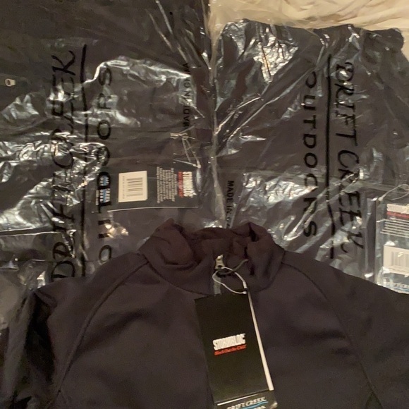 Men’s Black Driftcreek Outdoors Jackets - Picture 2 of 13